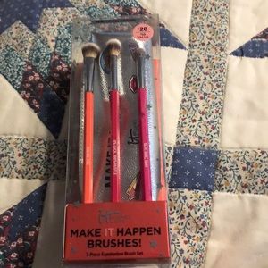 Eyeshadow brushes